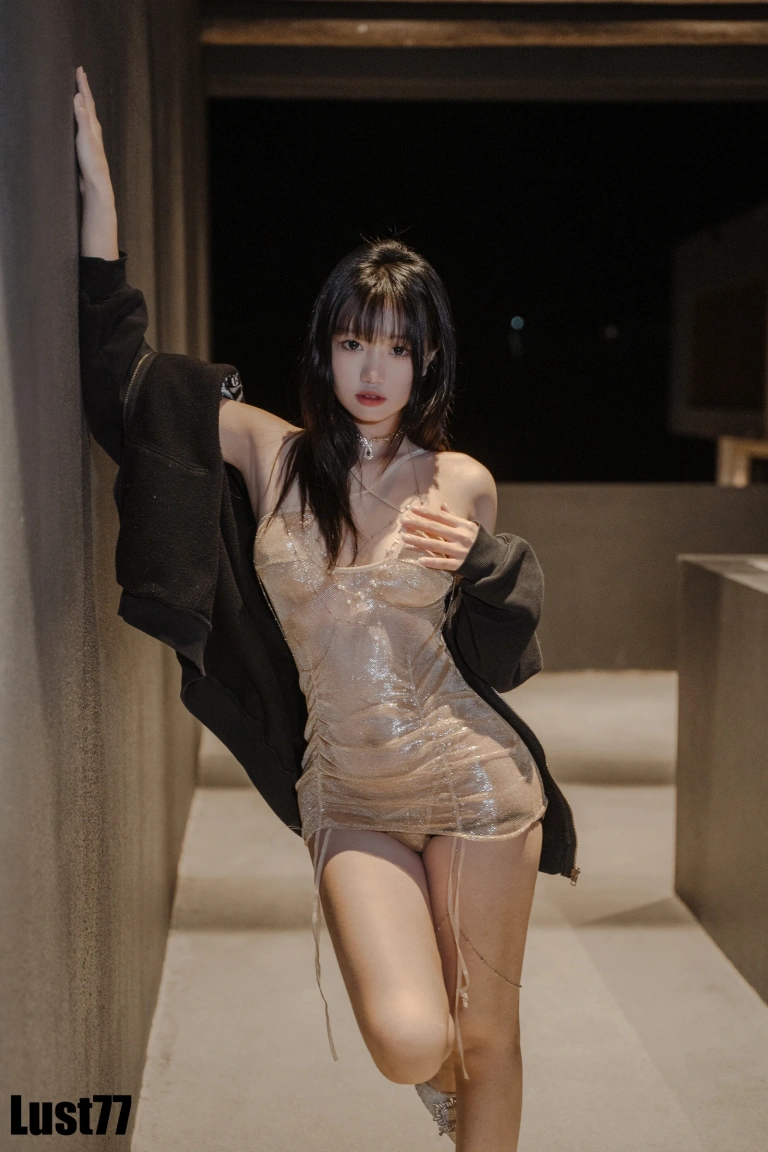 柒柒_Lust77《纸醉金迷》主题写真：90张全套美图，含1个视频