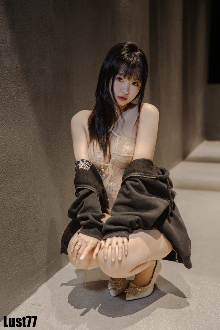 柒柒_Lust77《纸醉金迷》主题写真：90张全套美图，含1个视频