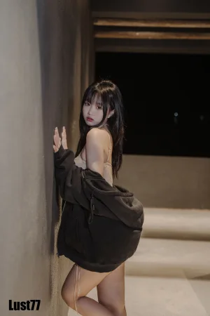 柒柒_Lust77《纸醉金迷》主题写真：90张全套美图，含1个视频
