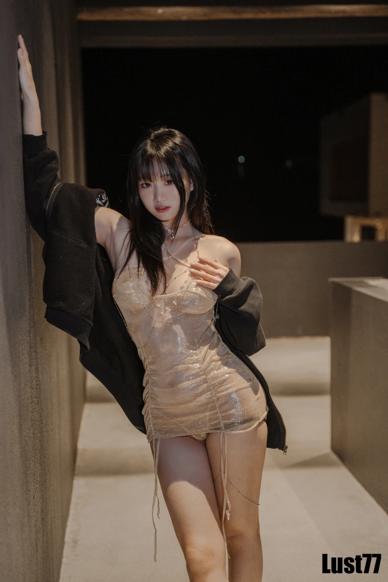 柒柒_Lust77《纸醉金迷》主题写真：90张全套美图，含1个视频