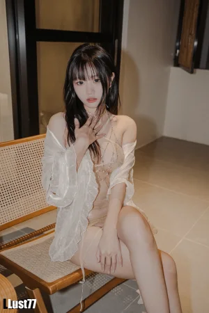 柒柒_Lust77《纸醉金迷》主题写真：90张全套美图，含1个视频