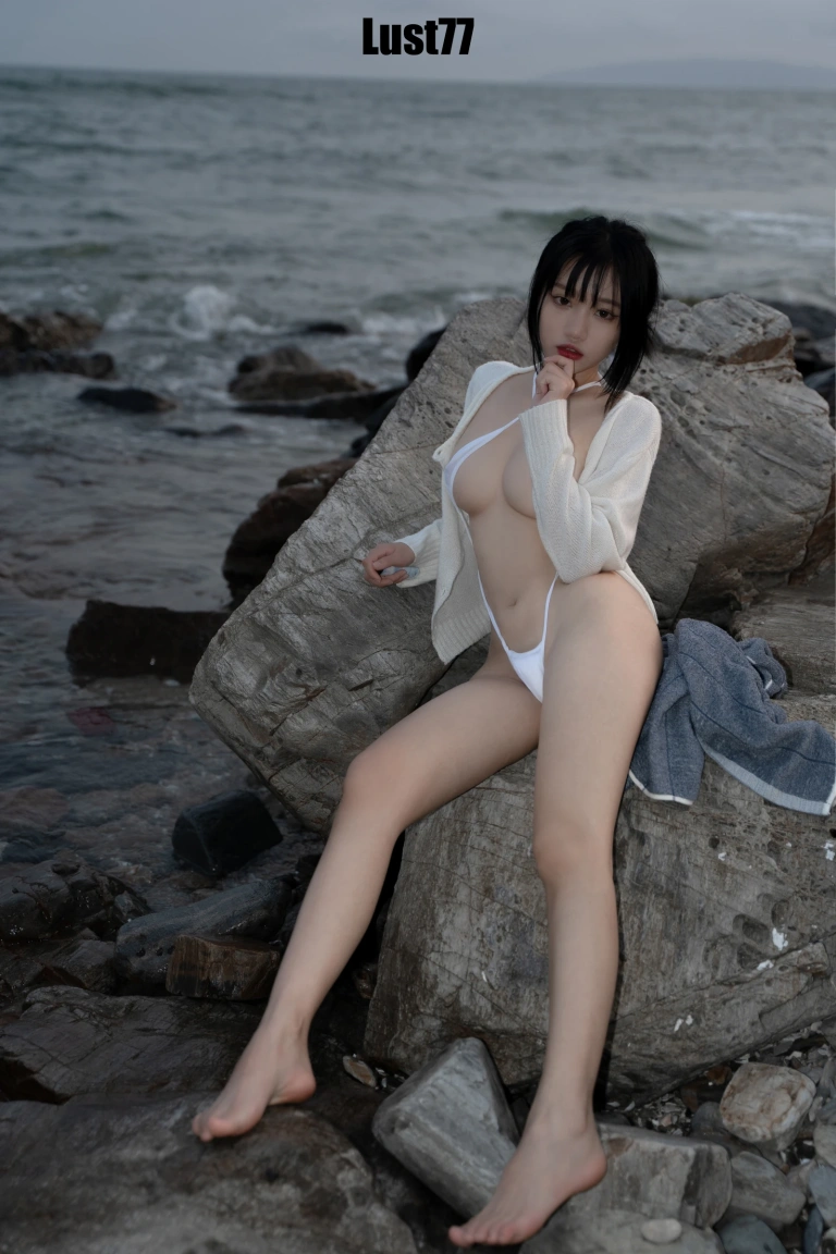 柒柒_Lust77《礁石海岸》主题写真：52张全套美图