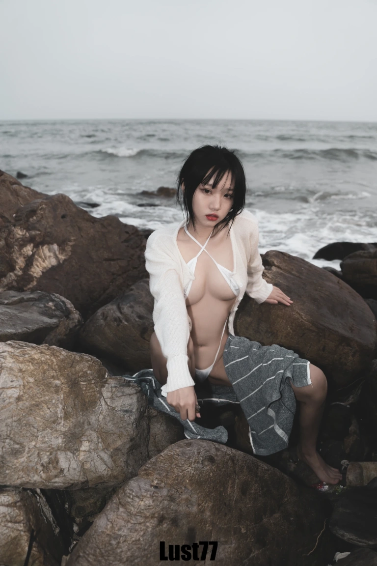 柒柒_Lust77《礁石海岸》主题写真：52张全套美图