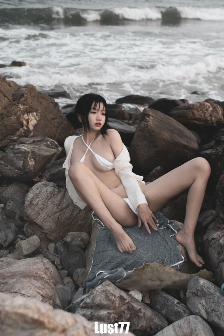柒柒_Lust77《礁石海岸》主题写真：52张全套美图