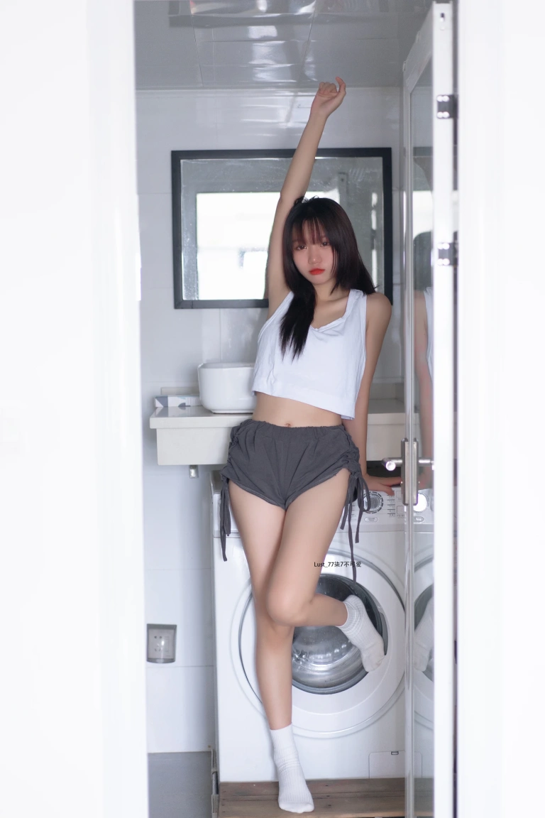 柒柒_Lust77《初恋背心》主题写真：117张全套美图