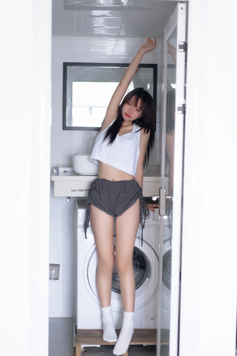 柒柒_Lust77《初恋背心》主题写真：117张全套美图