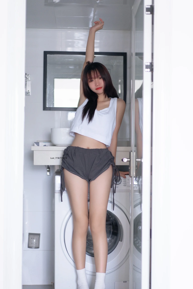 柒柒_Lust77《初恋背心》主题写真：117张全套美图