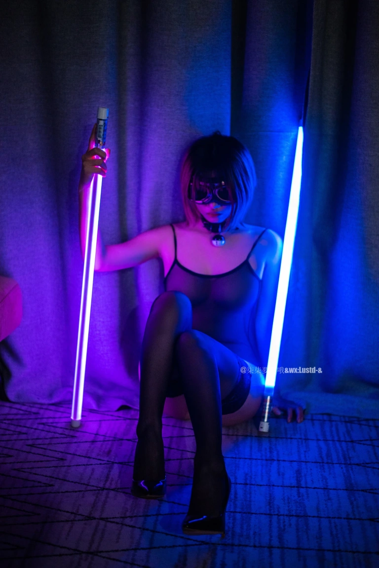 柒柒_Lust77《透明死库水和白T》主题写真：36张全套美图