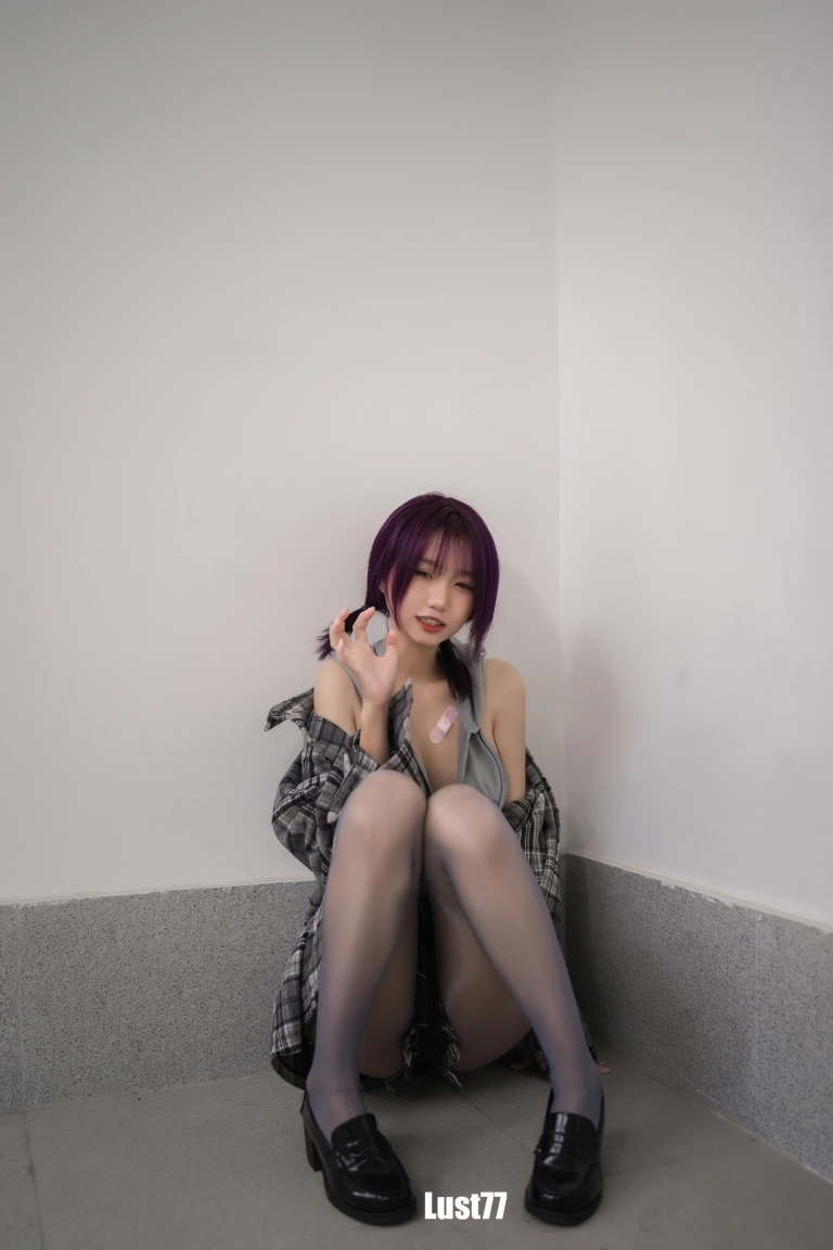 柒柒_Lust77《小灰兔》主题写真：70张全套美图，含1个视频