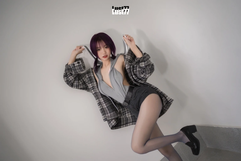 柒柒_Lust77《小灰兔》主题写真：70张全套美图，含1个视频