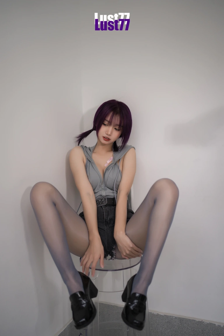 柒柒_Lust77《小灰兔》主题写真：70张全套美图，含1个视频