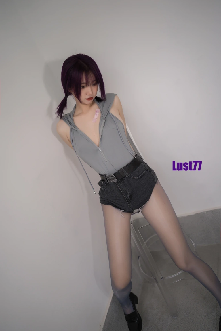 柒柒_Lust77《小灰兔》主题写真：70张全套美图，含1个视频