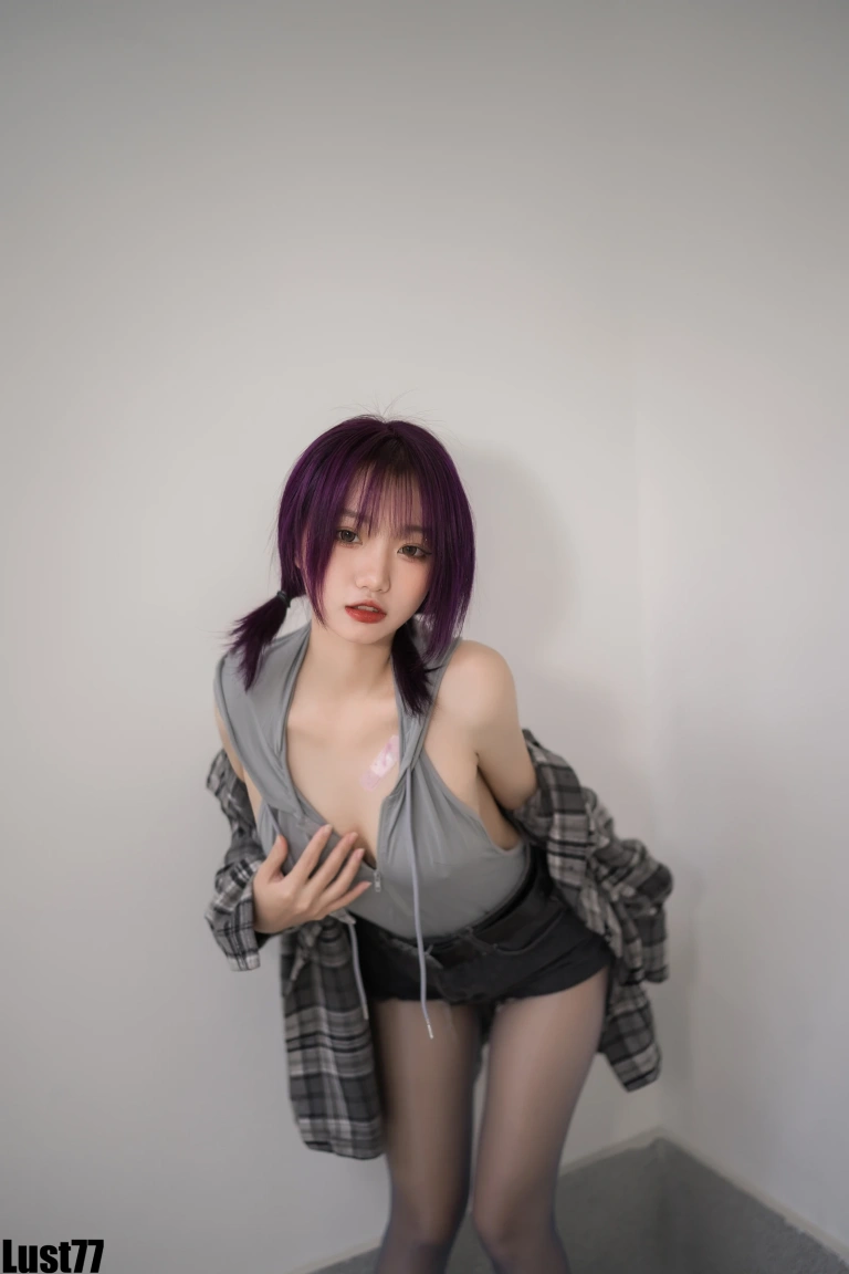 柒柒_Lust77《小灰兔》主题写真：70张全套美图，含1个视频