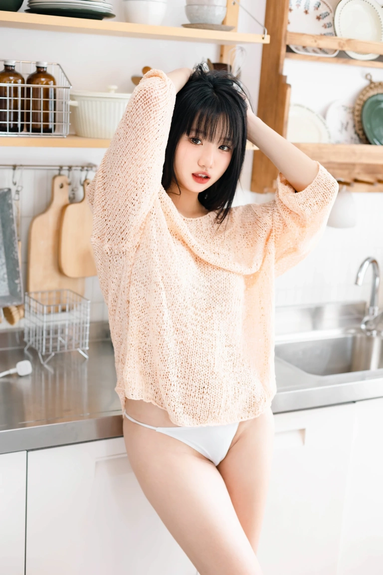 柒柒_Lust77《半糖下午茶》主题写真：30张全套美图