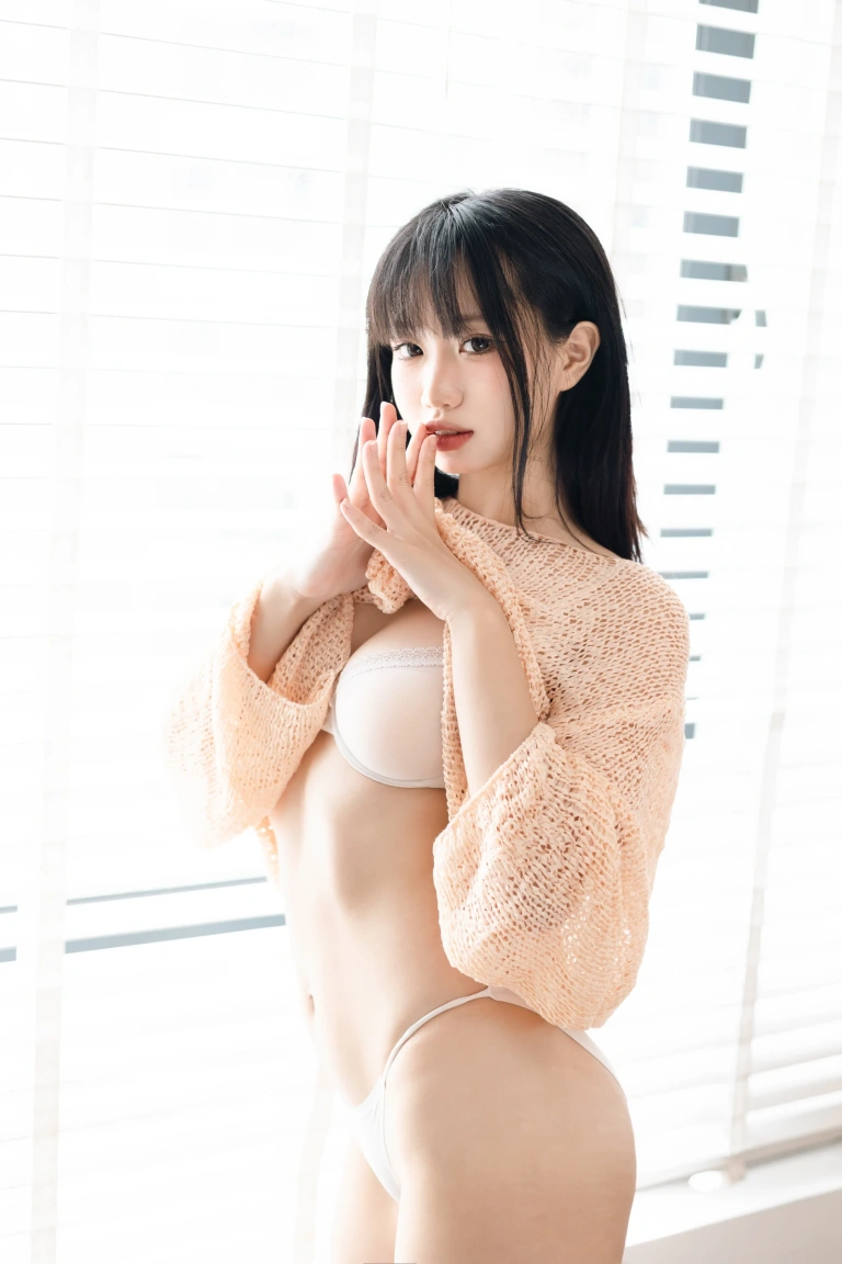 柒柒_Lust77《半糖下午茶》主题写真：30张全套美图