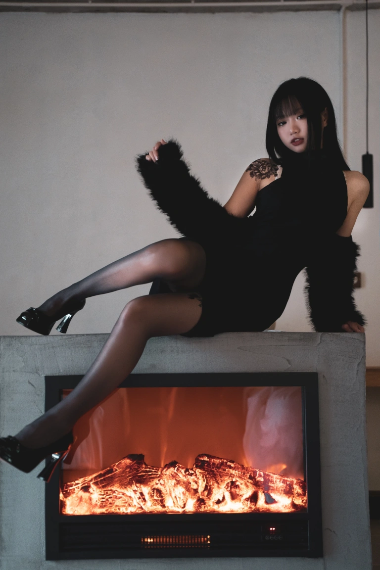 柒柒_Lust77《清寂》主题写真：22张全套美图