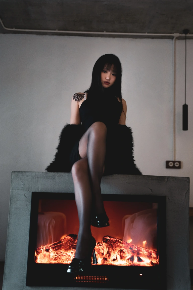 柒柒_Lust77《清寂》主题写真：22张全套美图