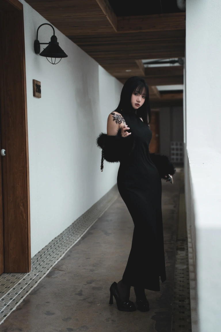 柒柒_Lust77《清寂》主题写真：22张全套美图