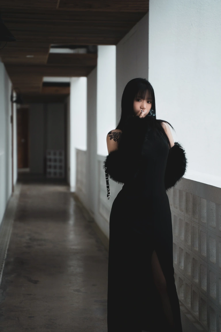 柒柒_Lust77《清寂》主题写真：22张全套美图