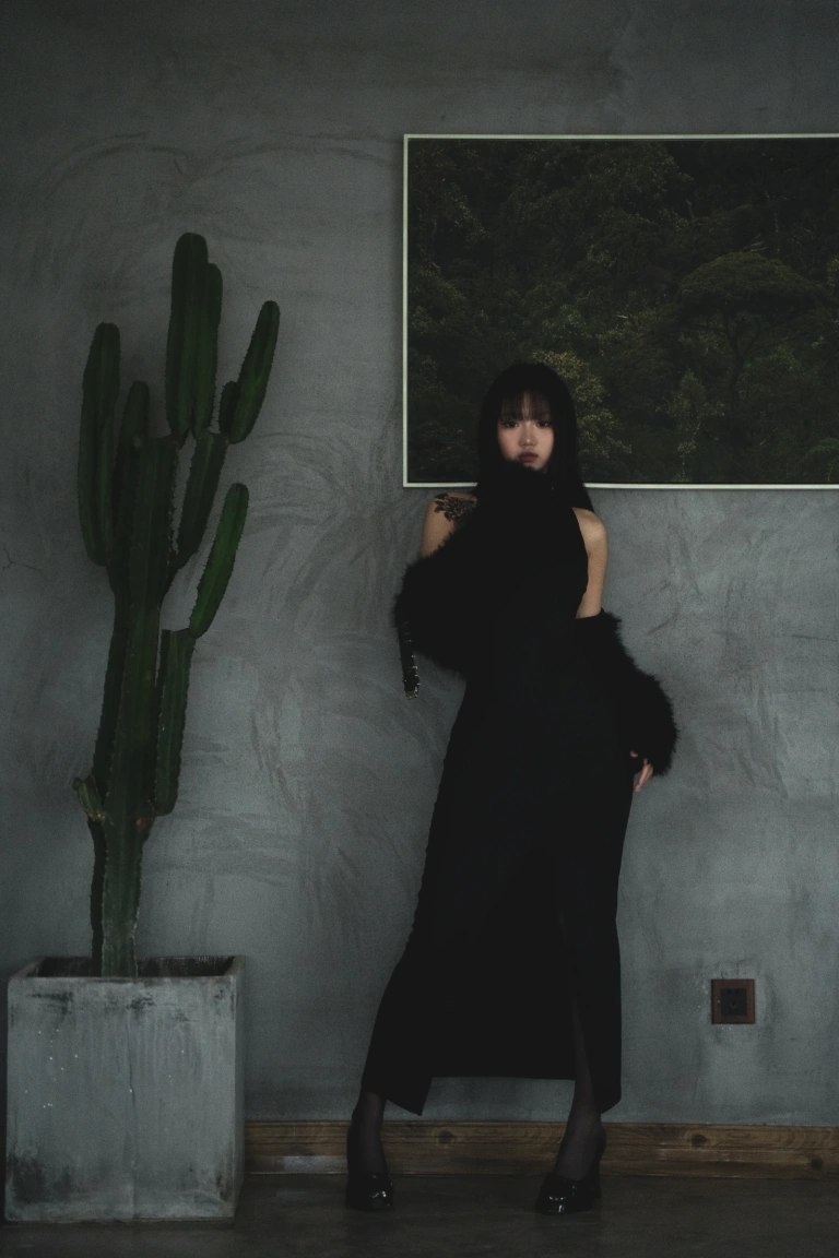 柒柒_Lust77《清寂》主题写真：22张全套美图