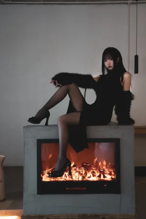 柒柒_Lust77《清寂》主题写真：22张全套美图