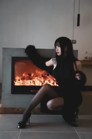 柒柒_Lust77《清寂》主题写真：22张全套美图