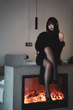 柒柒_Lust77《清寂》主题写真：22张全套美图