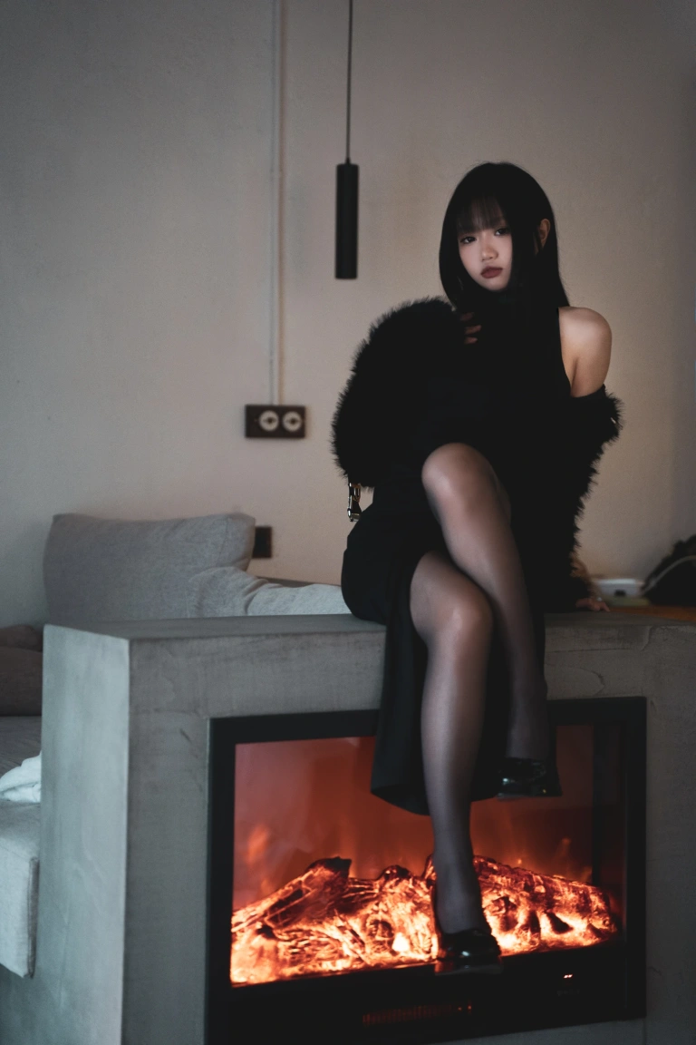 柒柒_Lust77《清寂》主题写真：22张全套美图