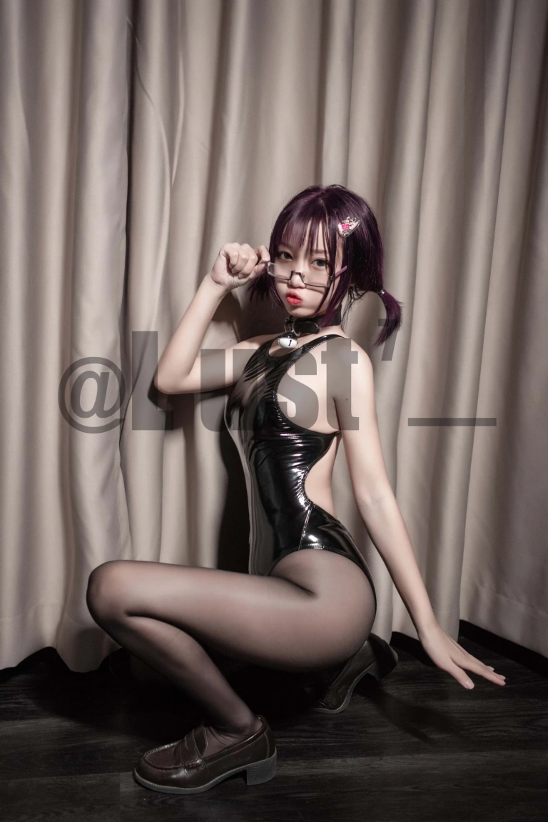 柒柒_Lust77《漆皮死库水》主题写真：29张全套美图