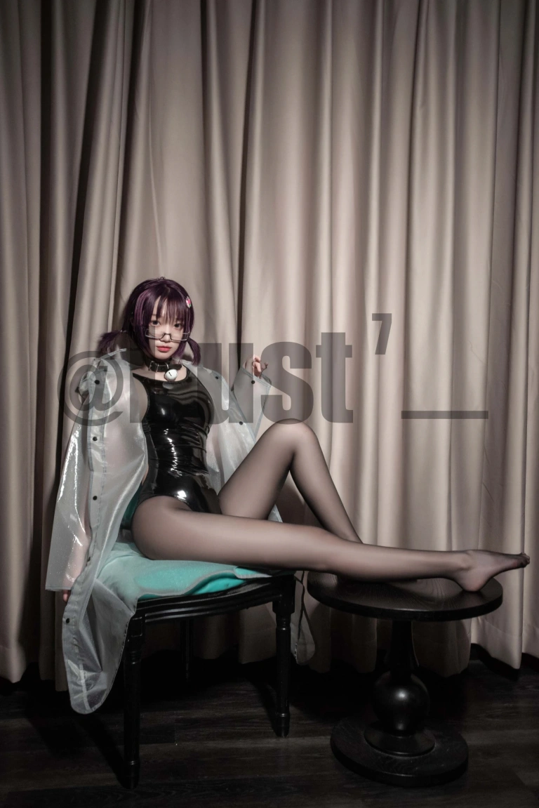 柒柒_Lust77《漆皮死库水》主题写真：29张全套美图