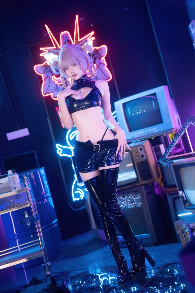 柒柒_Lust77《彻夜之歌 常服七草荠》主题写真：41张全套美图