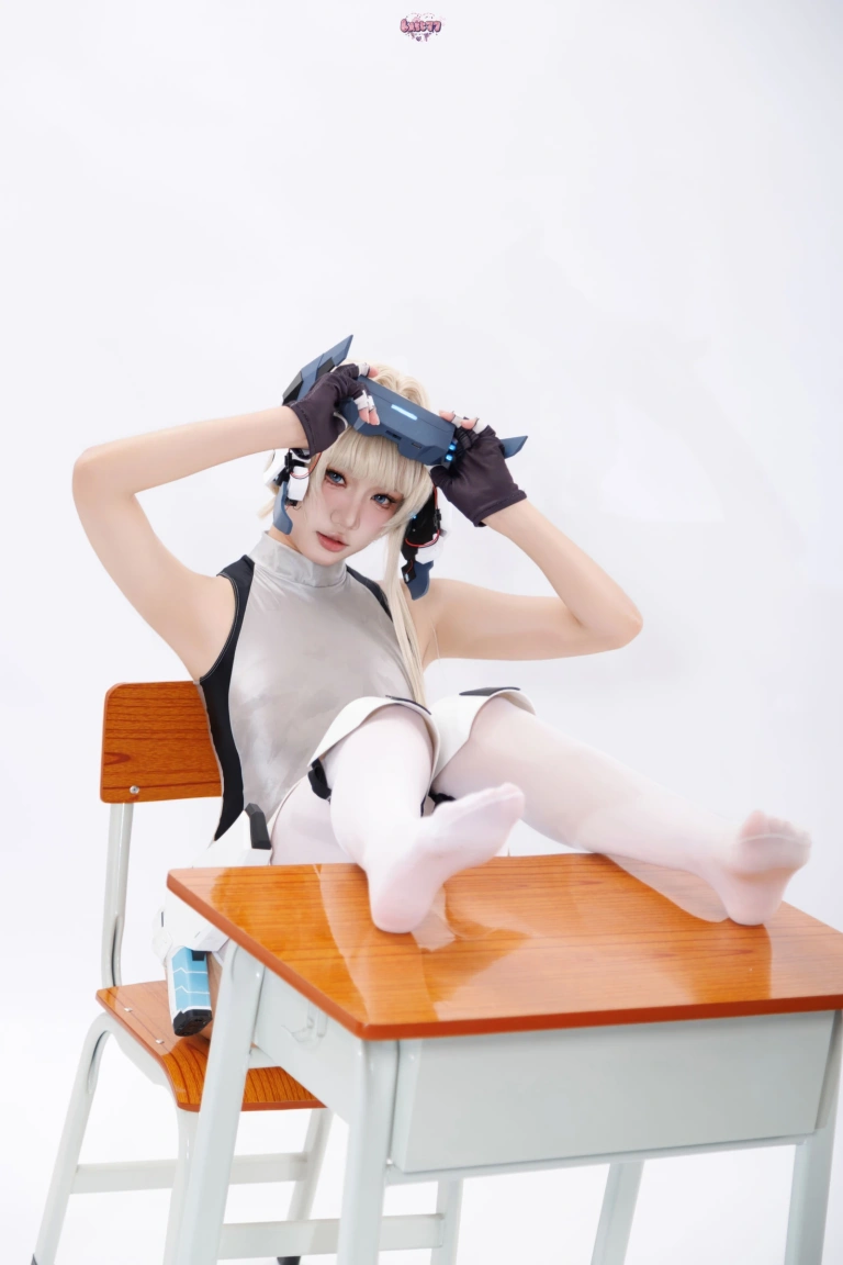 柒柒_Lust77《小时竞泳》主题写真：64张全套美图
