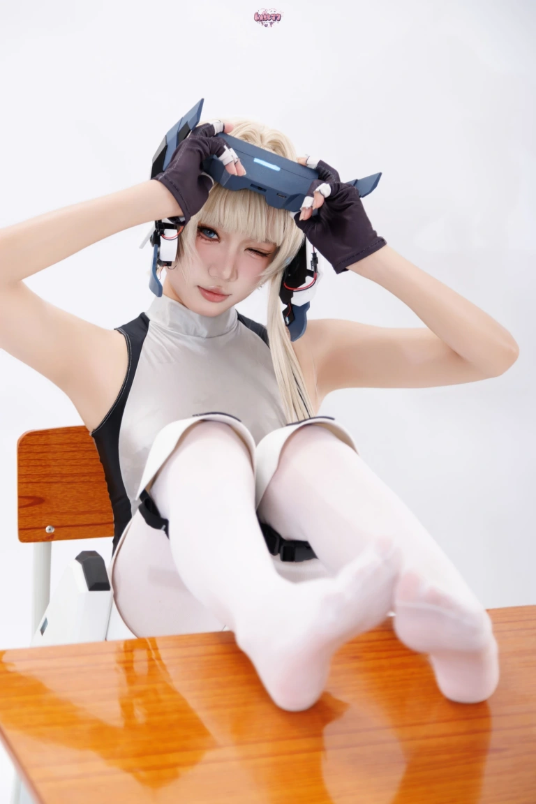 柒柒_Lust77《小时竞泳》主题写真：64张全套美图