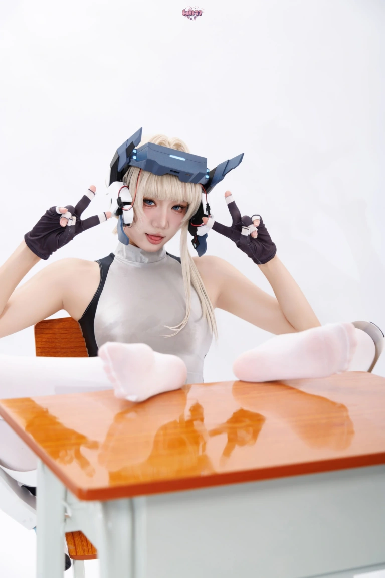 柒柒_Lust77《小时竞泳》主题写真：64张全套美图