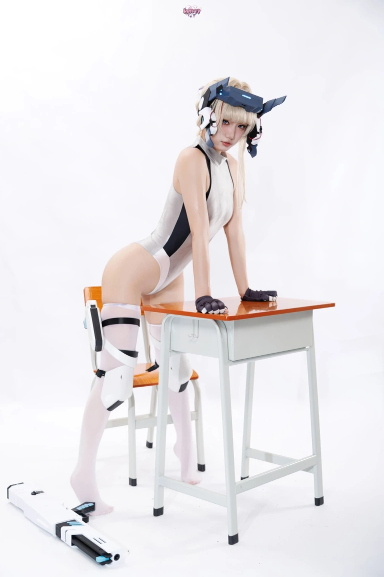 柒柒_Lust77《小时竞泳》主题写真：64张全套美图