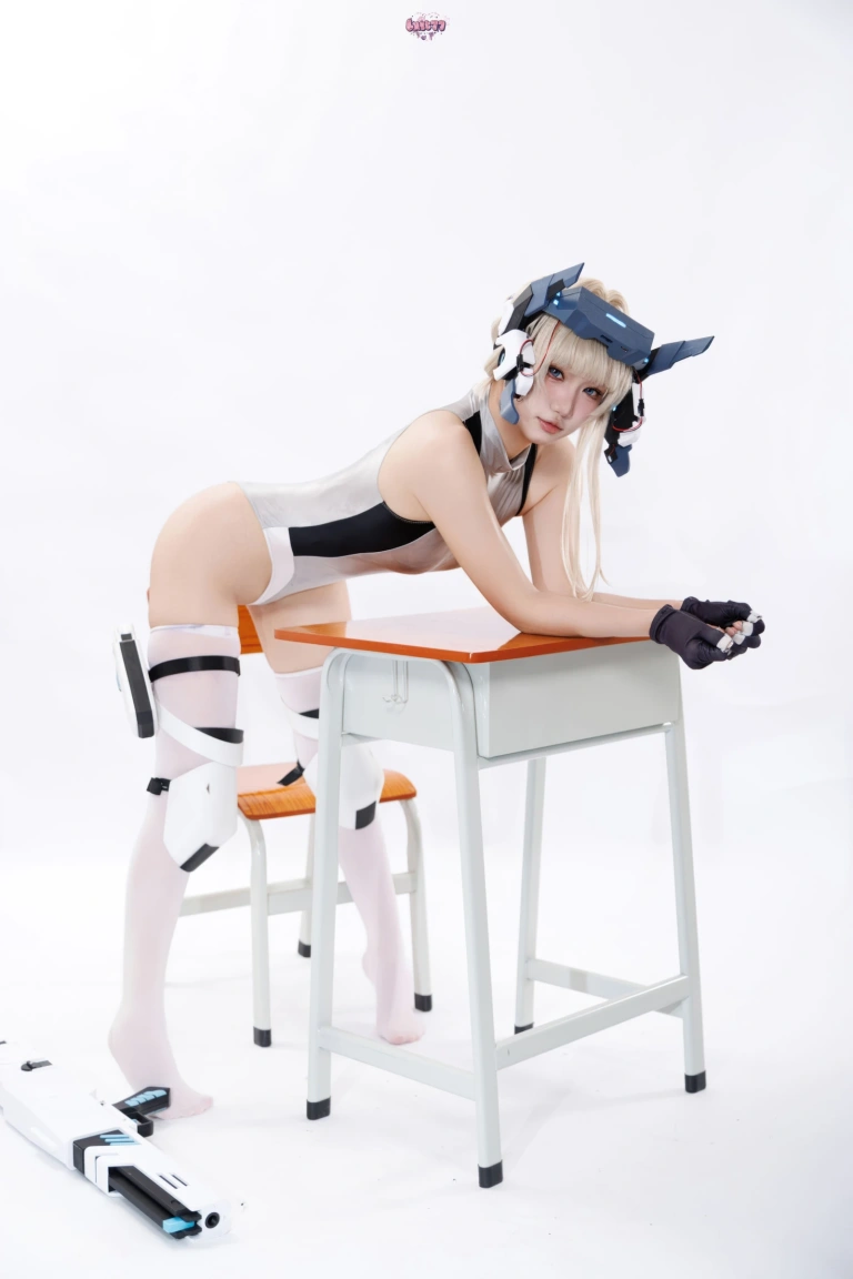 柒柒_Lust77《小时竞泳》主题写真：64张全套美图