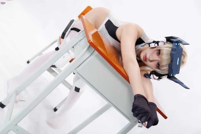 柒柒_Lust77《小时竞泳》主题写真：64张全套美图