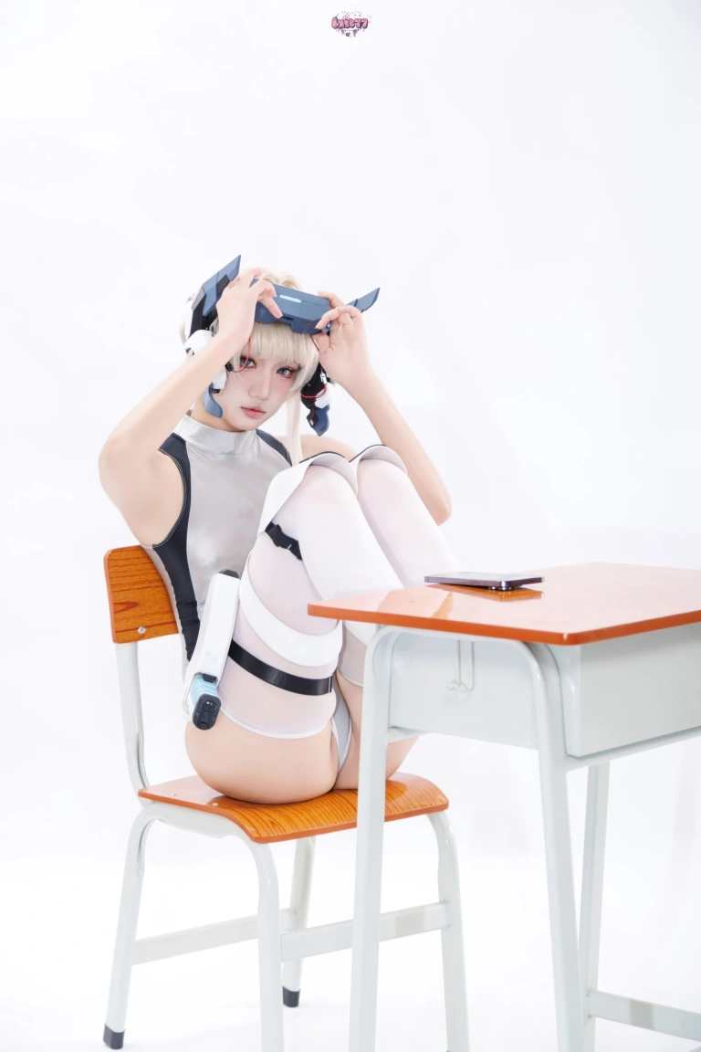 柒柒_Lust77《小时竞泳》主题写真：64张全套美图