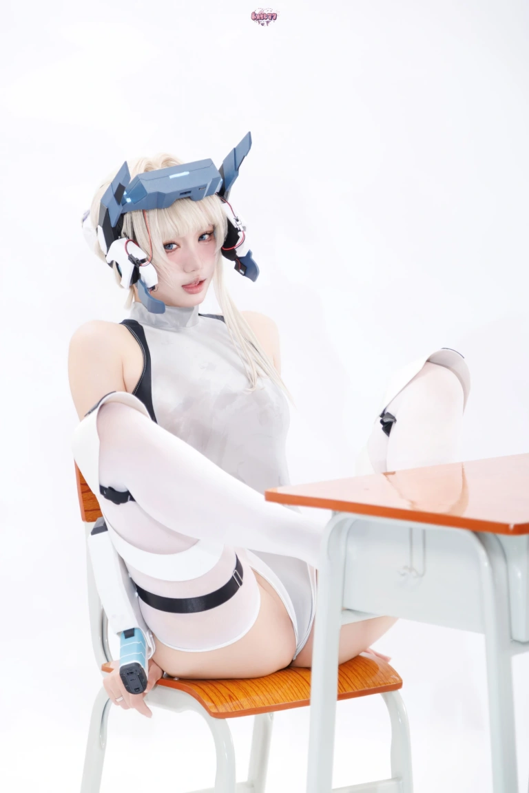 柒柒_Lust77《小时竞泳》主题写真：64张全套美图