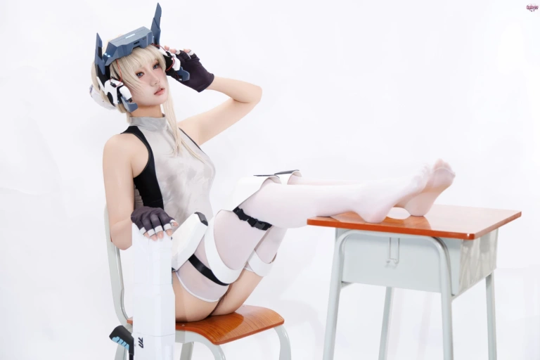 柒柒_Lust77《小时竞泳》主题写真：64张全套美图
