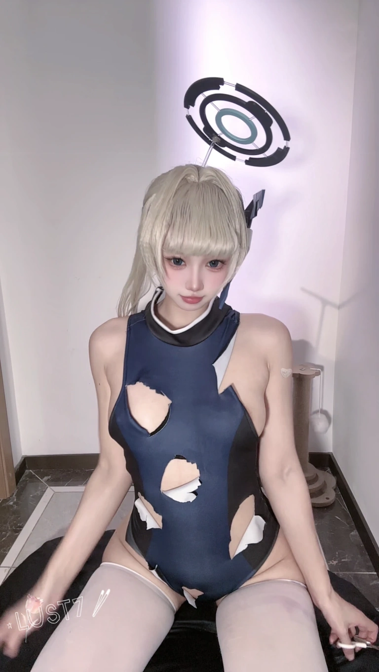 柒柒_Lust77《小时竞泳自拍》主题写真：80张全套美图，含1个视频