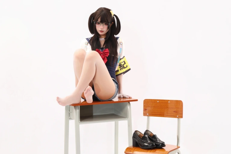 柒柒_Lust77《风纪委员·连体白丝死库水》主题写真：60张全套美图