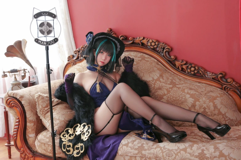 Meroko_魅瞳《柴郡旗袍》主题写真：33张全套美图