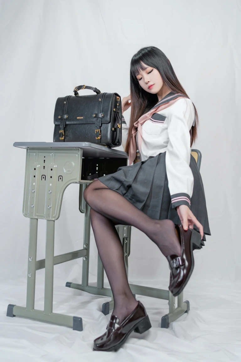 miko酱ww《放学后》主题写真：26张全套美图