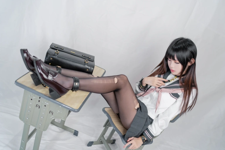 miko酱ww《放学后》主题写真：26张全套美图