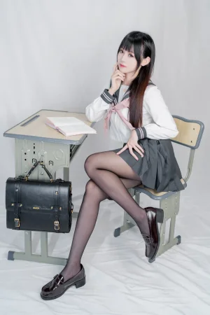 miko酱ww《放学后》主题写真：26张全套美图