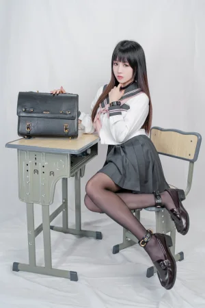 miko酱ww《放学后》主题写真：26张全套美图