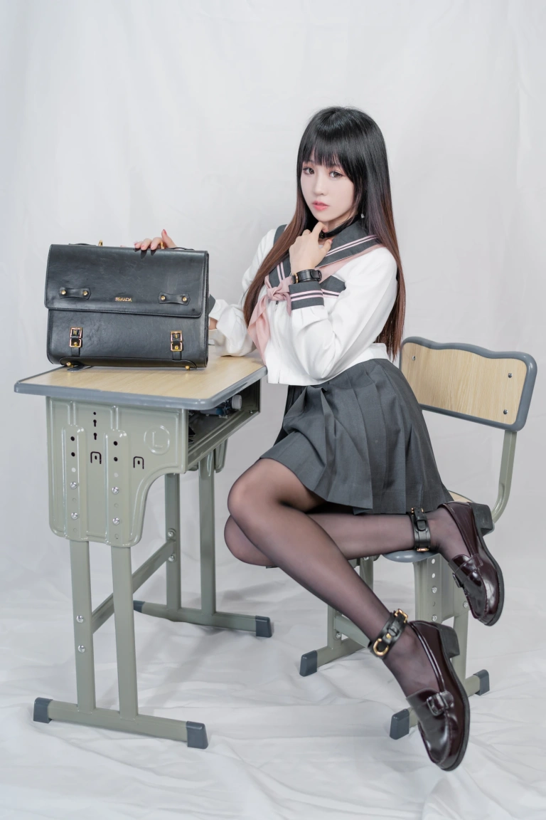 miko酱ww《放学后》主题写真：26张全套美图
