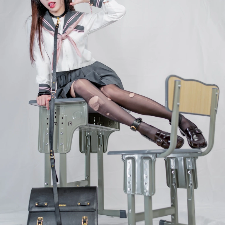 miko酱ww《放学后》主题写真：26张全套美图