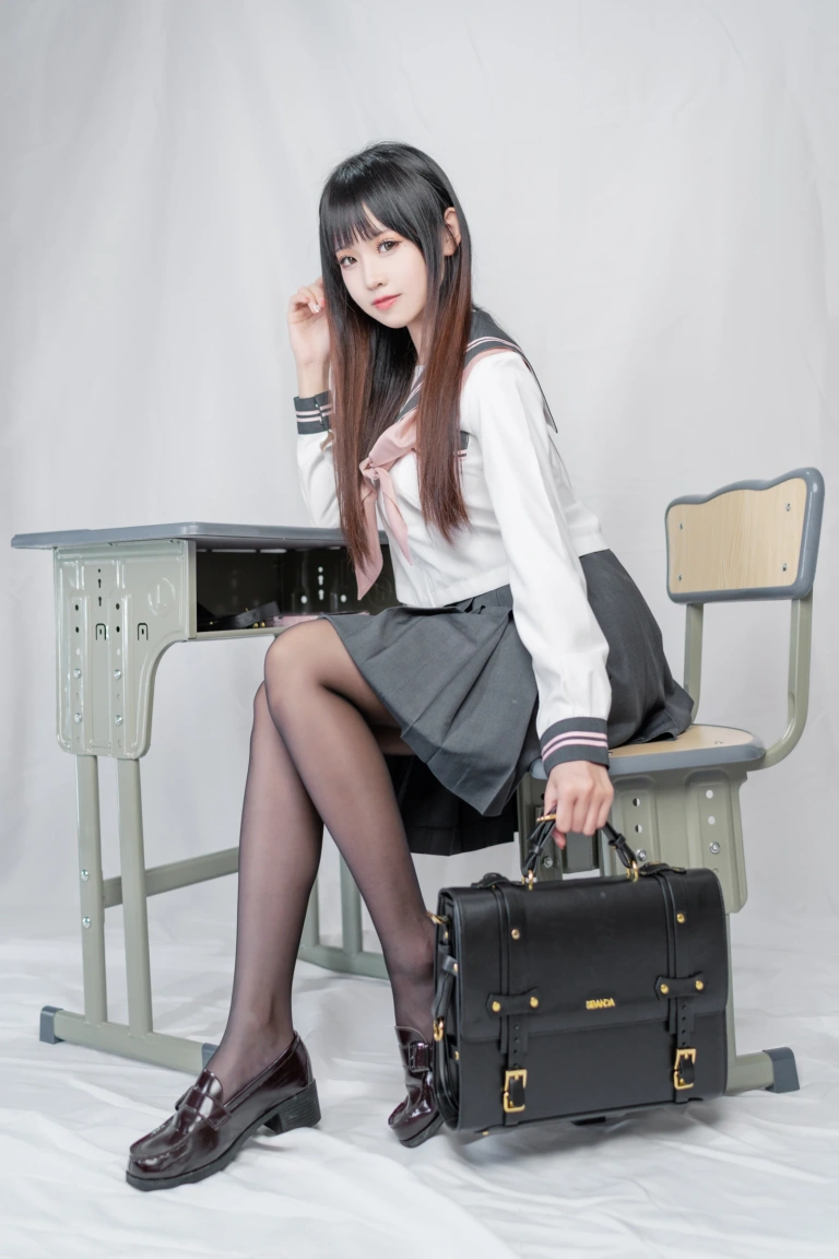 miko酱ww《放学后》主题写真：26张全套美图